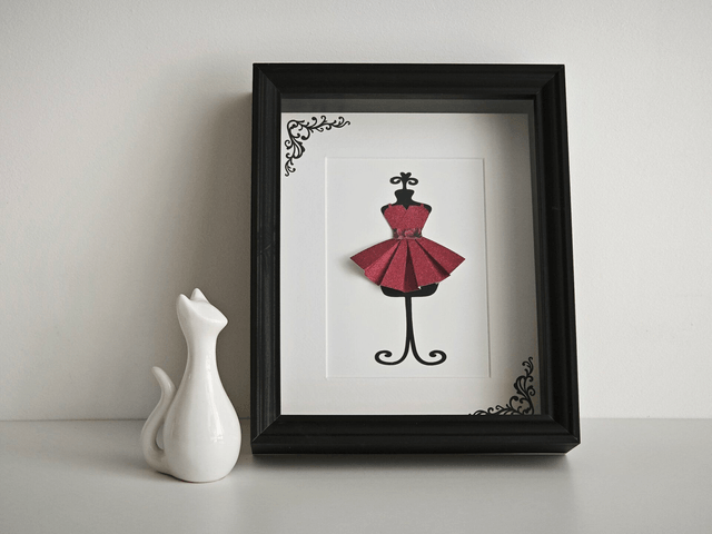 Cadre origami "Petite robe"